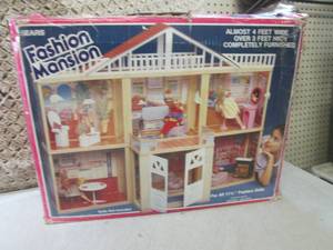 lot 16 image: (EW5) Vintage Sears Fashion Mansion...