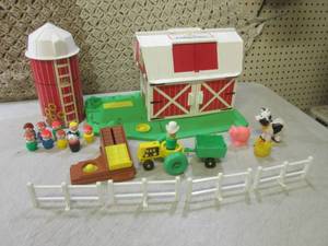 lot 17 image: (RM5) Vintage Fisher Price BarnFar...