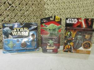 lot 20 image: (BSB) 3 Star Wars FiguresToys in P...