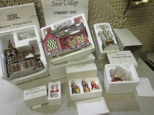 lot 29 image: (RM1) Assorted Lightup Village Hous...