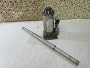 lot 44 image: (BSB) 6 Ton Bottle Jack...