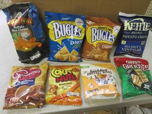 lot 62 image: (D-2T) Box Full of Assorted Bag Chi...
