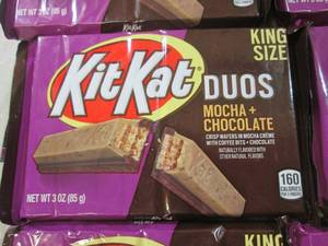 lot 73 image: (B-1) 12 King Size Kit Kat Duos Can...