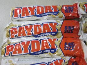 lot 76 image: (B-1) 12 King Size Pay Day Candy Ba...