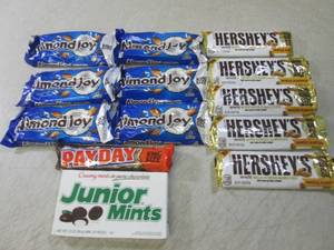 lot 84 image: (B-3) 13 Assorted Candy Bars Past D...