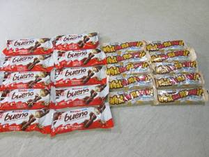 lot 89 image: (B-3) 20 Whatchamacallit and Kinder...