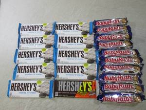lot 93 image: (B-3) 20 Assorted Candy Bars Past D...