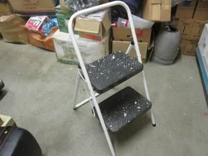 lot 103 image: (RMWS) Cosco Folding Step Stool...
