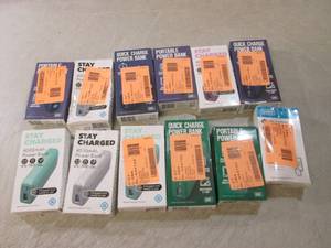 lot 113 image: (G-1) 12 Assorted Power Bank Charge...