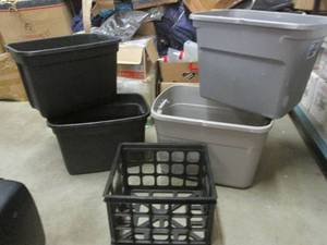 lot 118 image: (A-1T) 4 Totes No Lids and Plastic ...