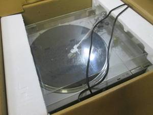 lot 131 image: (EW6) Sony PS-LX2 Turntable - Power...