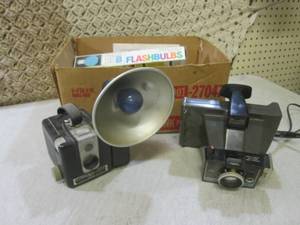 lot 139 image: (BSB) Vintage Brownie Hawkeye Camer...