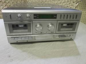 lot 152 image: (D-3) Sears Compact Stereo AMFM Ra...