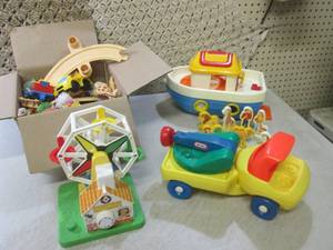 lot 170 image: (RM4) Vintage Fisher Price Little T...