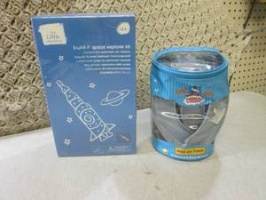 lot 173 image: (BSB) Build-It Space Explorer Kit a...