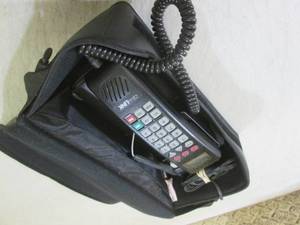 lot 183 image: (BSB) Vintage Motorola CelluLink Ca...