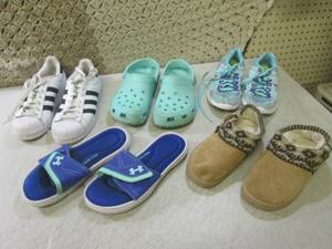 lot 188 image: (F-2) Assorted Womens Shoes Size 6....