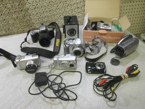 lot 196 image: (CSB) Assorted Cameras Vintage Ansc...