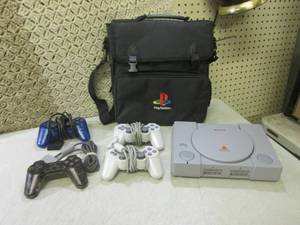 lot 200 image: (EC1) Sony Playstation Game Console...