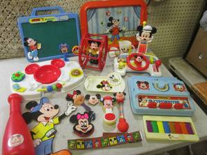 lot 206 image: (A-4T) Assorted Vintage Disney Mick...