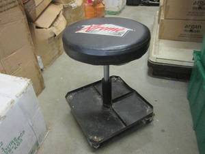 lot 222 image: (EW7) Xtreme Garage Rolling Shop St...