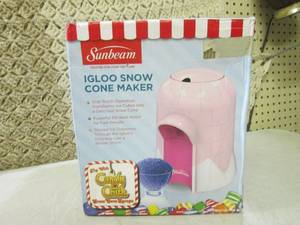 lot 229 image: (CSB) Sunbeam Igloo Snow Cone Maker...