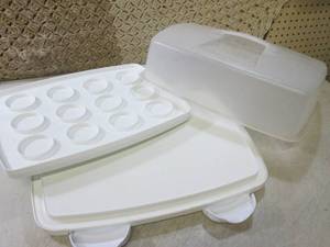lot 234 image: (EW6) Wilton Combination CakeCupca...