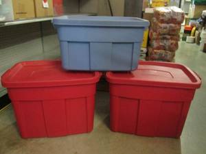 lot 262 image: (D-3T) 3 Rubbermaid Roughneck Totes...