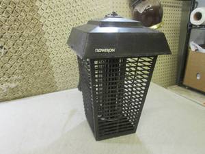 lot 264 image: (F-1) Flowtron Electric Bug Zapper ...