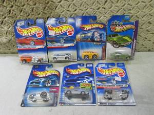 lot 272 image: (EC1) Assorted Hot Wheels in Packag...