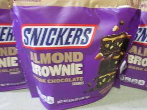 lot 292 image: (B-1) 4 Bags Snickers Almond Browni...