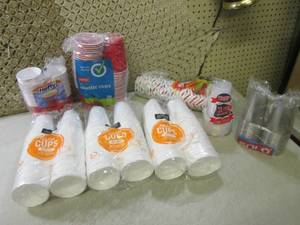 lot 333 image: (BS) Assorted Plastic and Foam Cups...