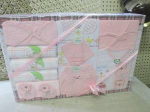 lot 352 image: (EW1) Baby Gift Set in Pink Outfits...