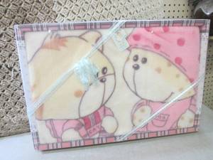 lot 356 image: (EW1) Gift Box Baby Blanket ...