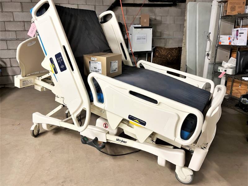 MSRP $18,000 STRYKER SLEEK GO-BED MEDSURG HOSPITAL BED 500LB CAPACITY WZONE EXIT ALARM, DIGITAL SCALE FREE USED PRESSURE RELIEF MATTRESS &amp PLUGS INTO REGULAR HOME LIGHT SOCKET -SEE PDF WORKS GREAT