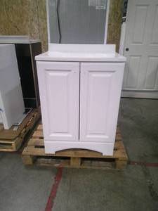 24.50 in. W Bath Vanity in White with Cultured Marble Vanity Top in White with White Basin (TINY CHIP IN VANITY TOP, SEE PHOTOS)