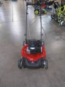 TORO Recycler 21 in. Briggs and Stratton Low Wheel RWD Gas Walk Behind Self Propelled Lawn Mower RUNS WELL, MISSING BAGGER)
