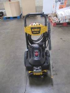 DEWALT DXPW3324I 3300 PSI 2.4 GPM Gas Cold Water Pressure Washer with HONDA GCV200 Engine (RUNS WELL)