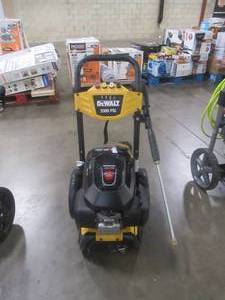 DEWALT DXPW3324I 3300 PSI 2.4 GPM Gas Cold Water Pressure Washer with HONDA GCV200 Engine (MISSING HOSE, RUNS WELL)