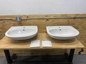 lot 92 image: DURAVIT Lot of 2-  Duraplus Washbasins 23 58, White