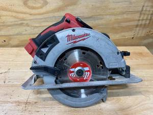 lot 31 image: MILWAUKEE M18 18V Lithium-Ion Brushless Cordless 7-14 in. Circular Saw (Tool-Only)