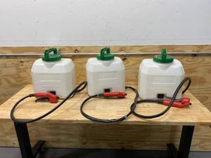 lot 45 image: MILWAUKEE Lot of 3 Sprayer Tanks (49-16-28PS)