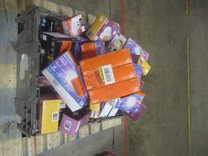 lot 318 image: WHOLESALE BIN OF LIGHT BULBS - NEW CONDITION