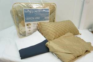 Queen bedspread with matching decorative pillow