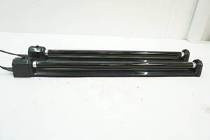2 blacklights