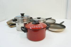 kitchen cook ware and bakeware