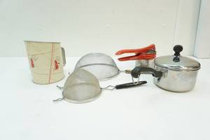 kitchen strainers, masher and sifter