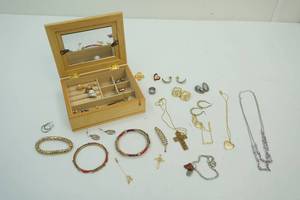 Jewelry box with jewelry