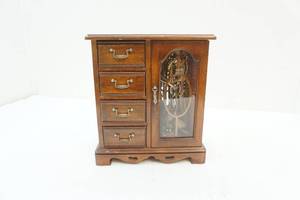 Jewelry box with jewelry