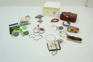 Jewelry box with jewelry